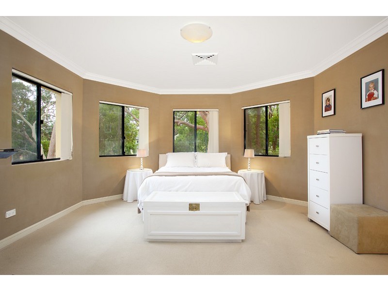 18 Eastern Arterial Road, St Ives NSW 2075