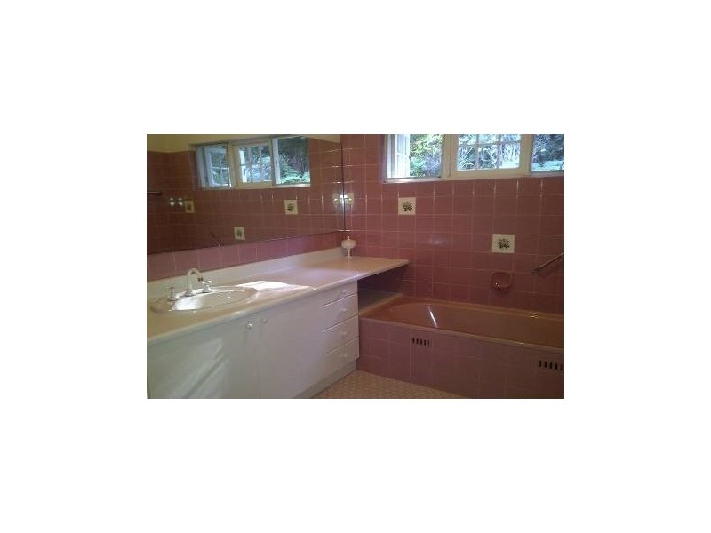 11 Dennis Ave, Wahroonga NSW 2076