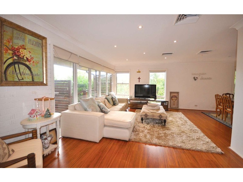 19 Windsor Place, St Ives NSW 2075