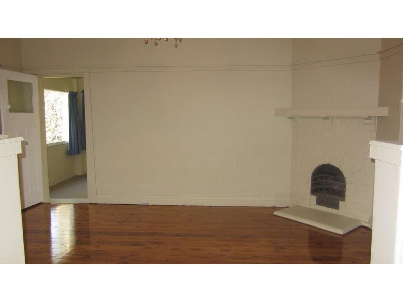 8 MacLaurin Parade, Roseville NSW 2069