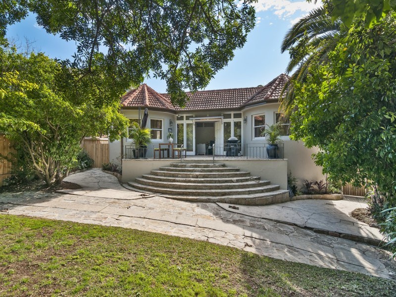 266 Eastern Valley Way, Middle Cove NSW 2068