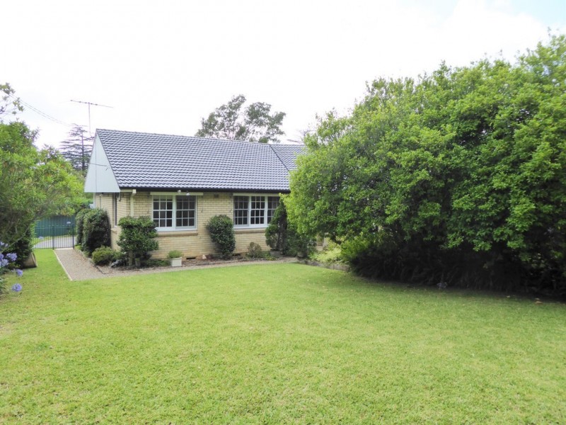 2 Hume Ave, St Ives NSW 2075
