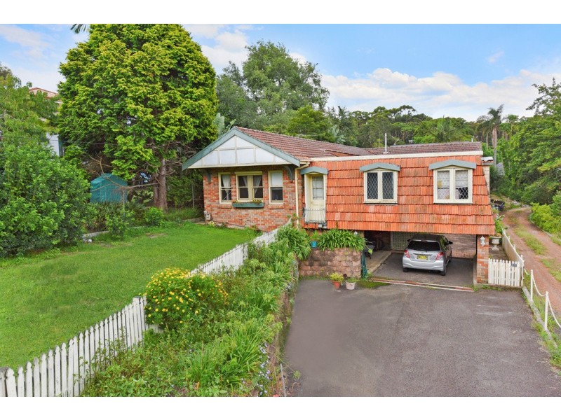 - Corner of Mona Vale  Road and Richmond Avenue, St Ives NSW 2075