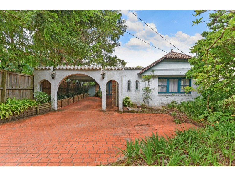 - Corner of Mona Vale  Road and Richmond Avenue, St Ives NSW 2075