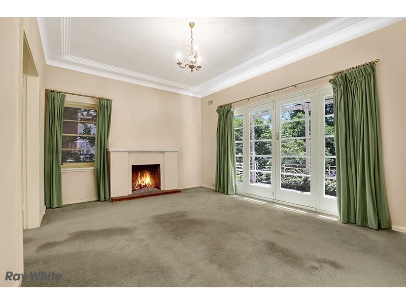 10 Pentecost Avenue, St Ives NSW 2075