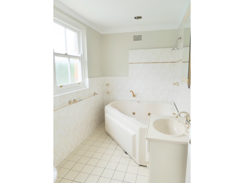 20 Hunter Ave, St Ives NSW 2075