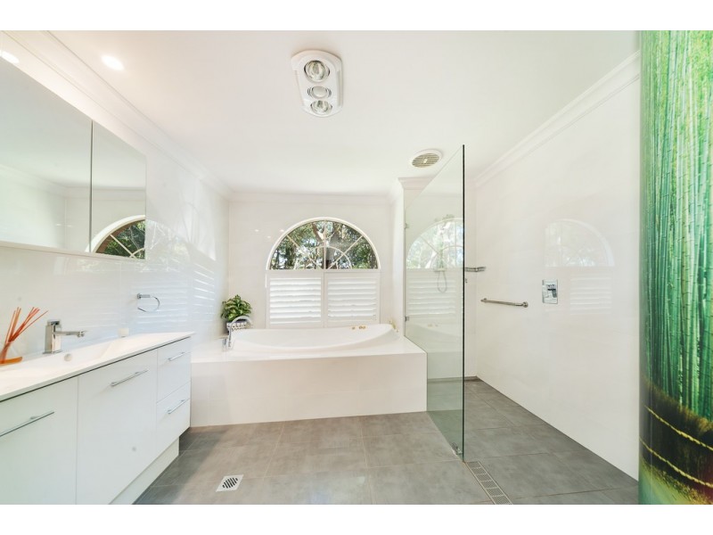 4 Eastern Arterial Road, St Ives NSW 2075