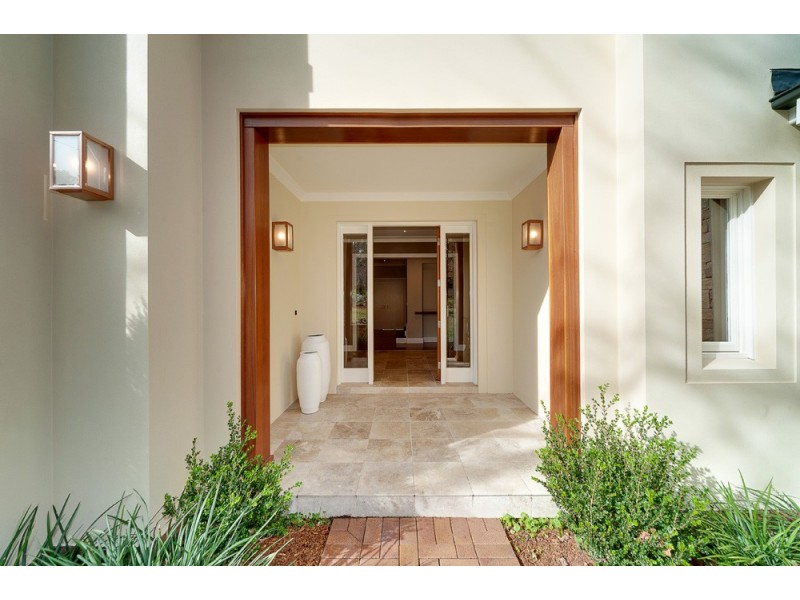 9 Lucia Avenue, St Ives NSW 2075