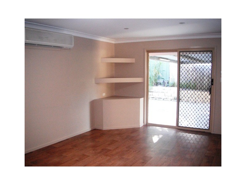 13 Acorus Crt, Regents Park QLD 4118