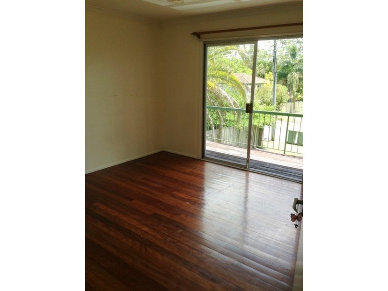 8 Edith St, Kingston QLD 4114