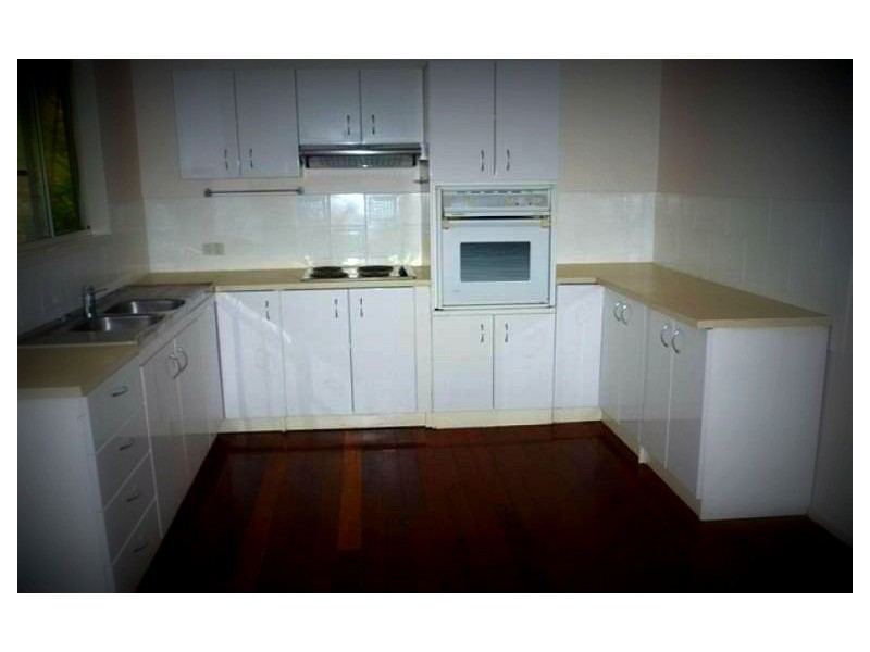 8 Ellen St, Kingston QLD 4114