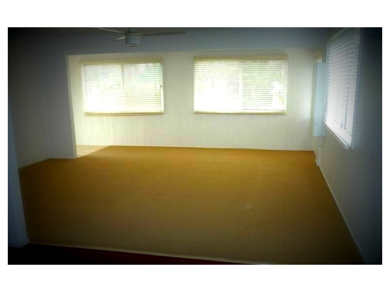 8 Ellen St, Kingston QLD 4114