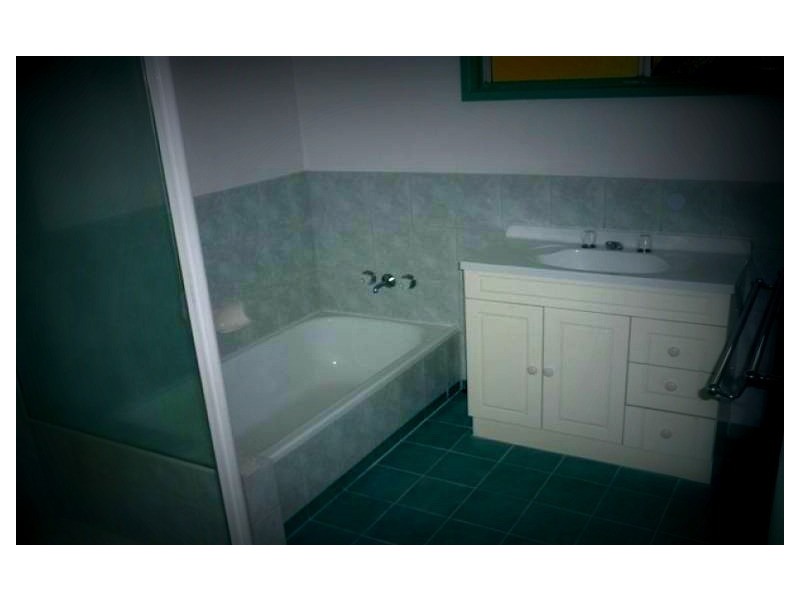 8 Ellen St, Kingston QLD 4114