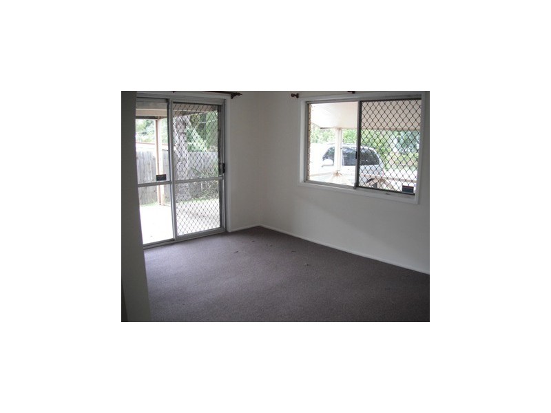 16 Green Road, Regents Park QLD 4118