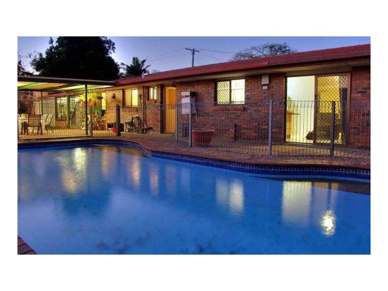 2 Aquila Crt, Regents Park QLD 4118