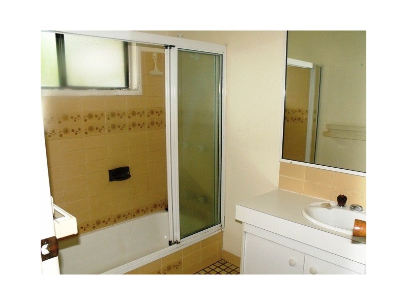 25 Limerick Dr, Crestmead QLD 4132