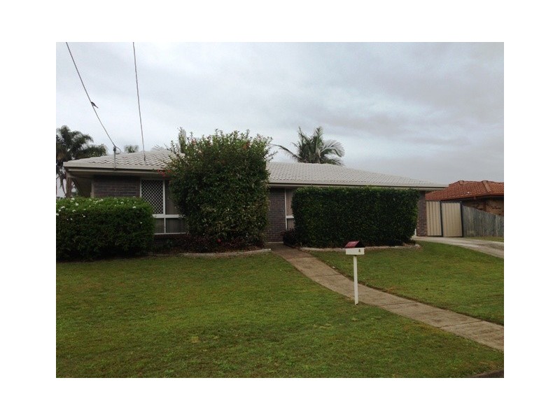 4 Winslow Crt, Hillcrest QLD 4118