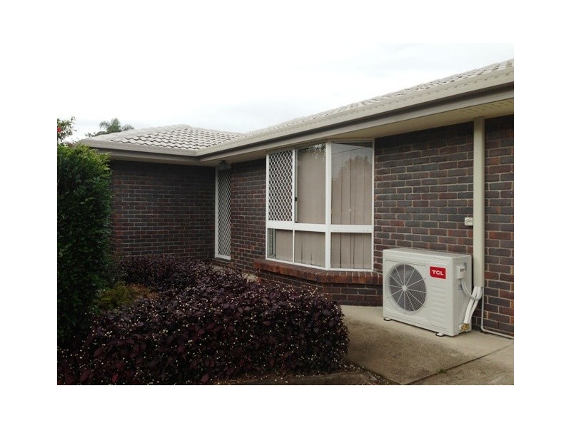 4 Winslow Crt, Hillcrest QLD 4118