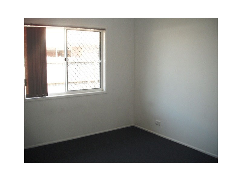 4 Winslow Crt, Hillcrest QLD 4118