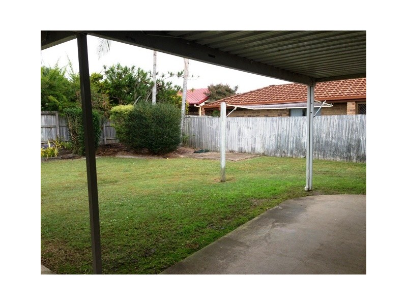 4 Winslow Crt, Hillcrest QLD 4118