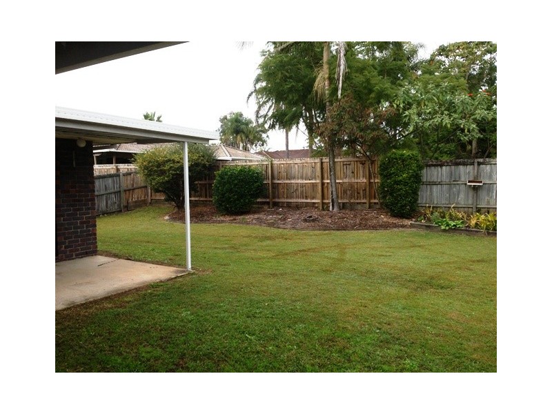 4 Winslow Crt, Hillcrest QLD 4118