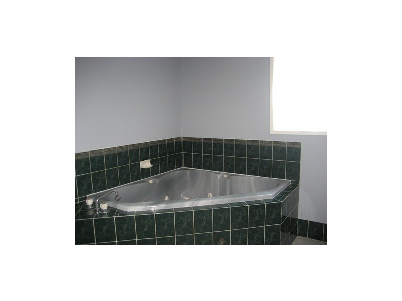 1 McLeod Road, Park Ridge QLD 4125