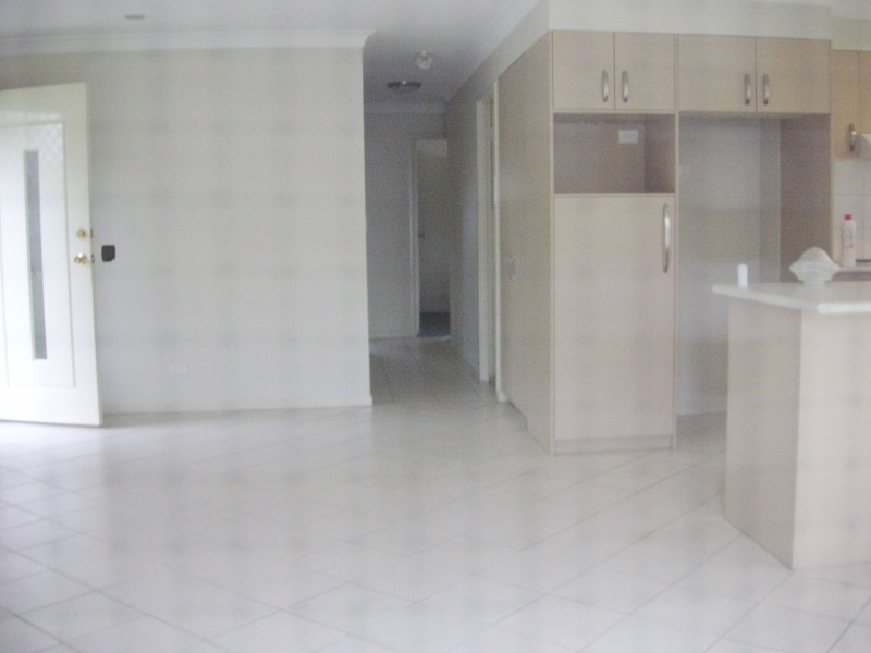 8 Kinchant St, Marsden QLD 4132