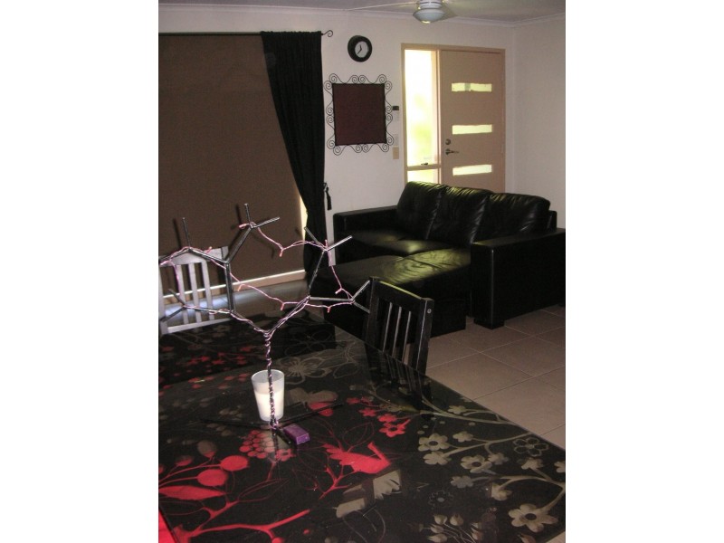 8 Fairbairn St, Marsden QLD 4132