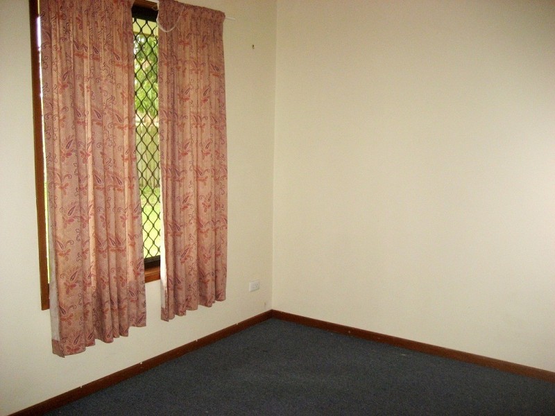 8 Regency Drive, Regents Park QLD 4118