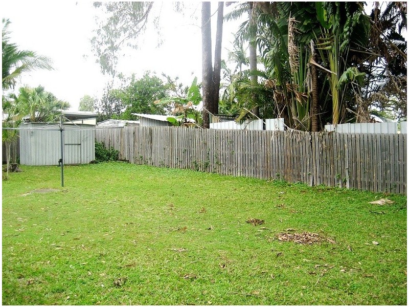 8 Regency Drive, Regents Park QLD 4118