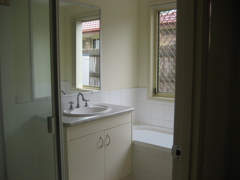 8 Clayton Court, Crestmead QLD 4132