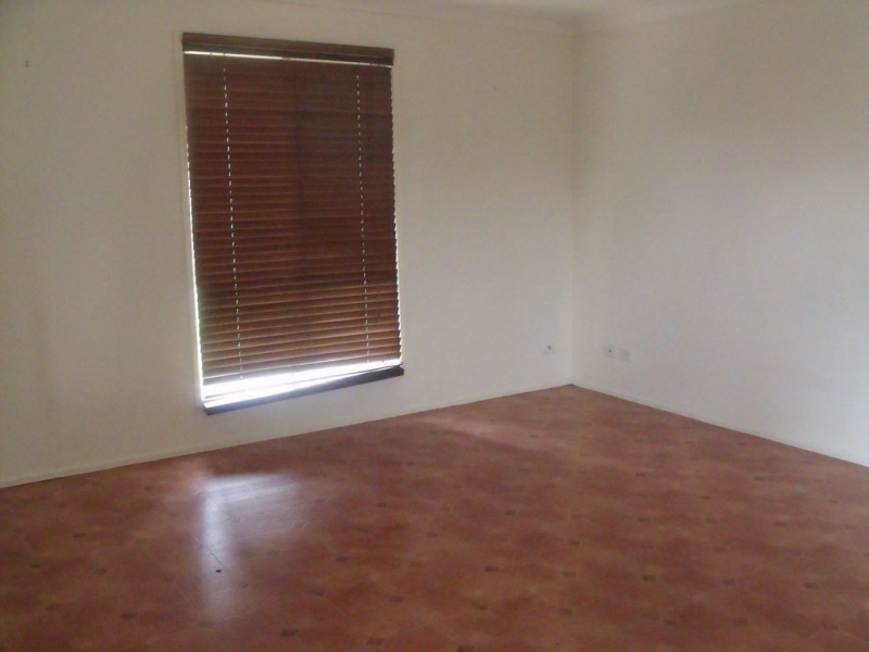 11 Barcrest Crt, Crestmead QLD 4132