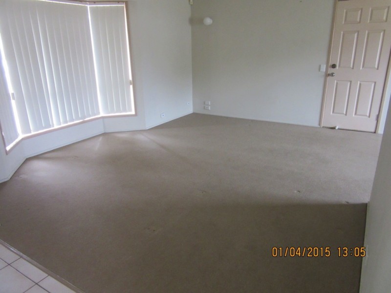 4 Westwood Dr, Hillcrest QLD 4118