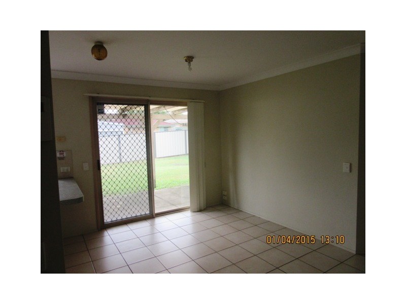 4 Westwood Dr, Hillcrest QLD 4118