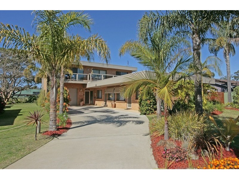 8 Clarke Street, Broulee NSW 2537