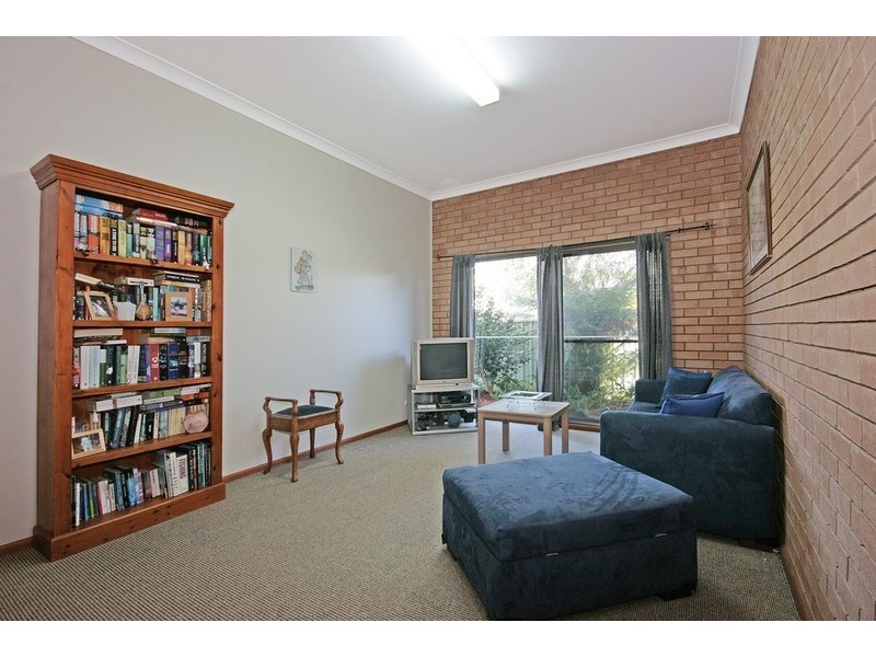 8 Clarke Street, Broulee NSW 2537