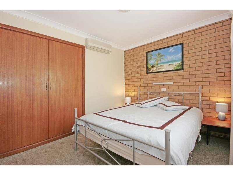 8 Clarke Street, Broulee NSW 2537