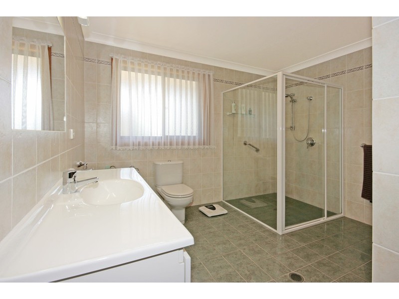 10 Clearwater Terrace, Mossy Point NSW 2537