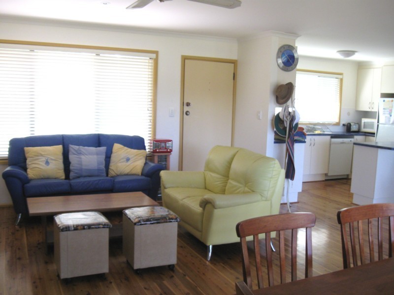 17 Annetts Parade, Mossy Point NSW 2537