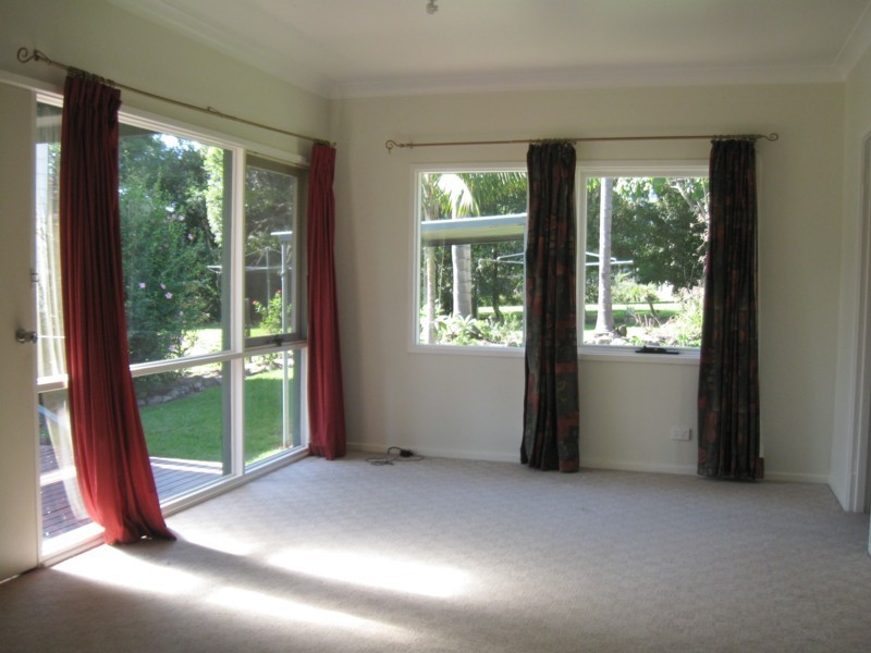 10 Surfside Avenue, Mossy Point NSW 2537