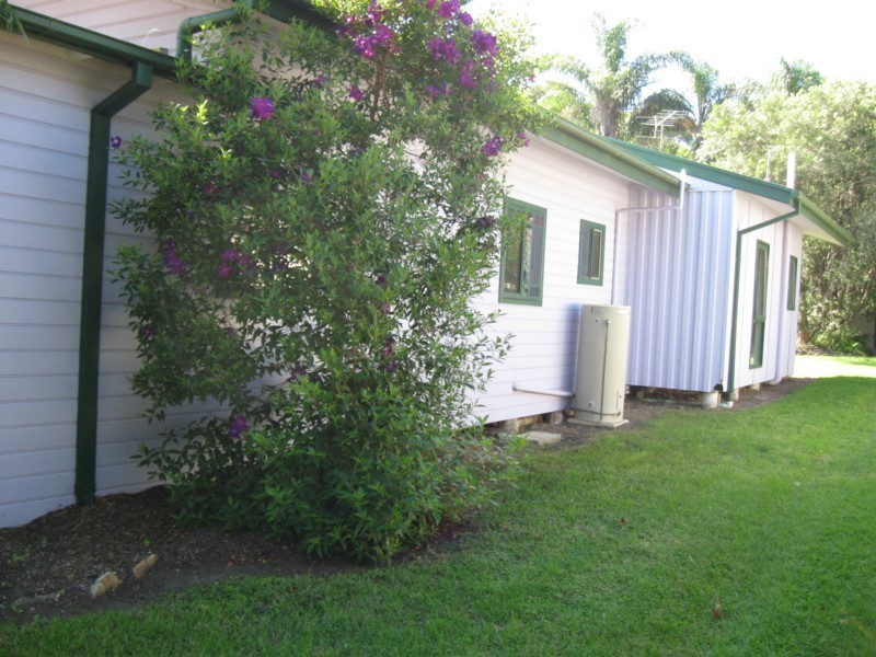 10 Surfside Avenue, Mossy Point NSW 2537