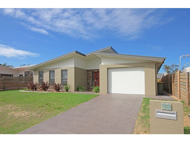 90 Heath Street, Broulee NSW 2537