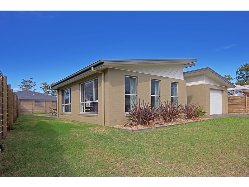 90 Heath Street, Broulee NSW 2537
