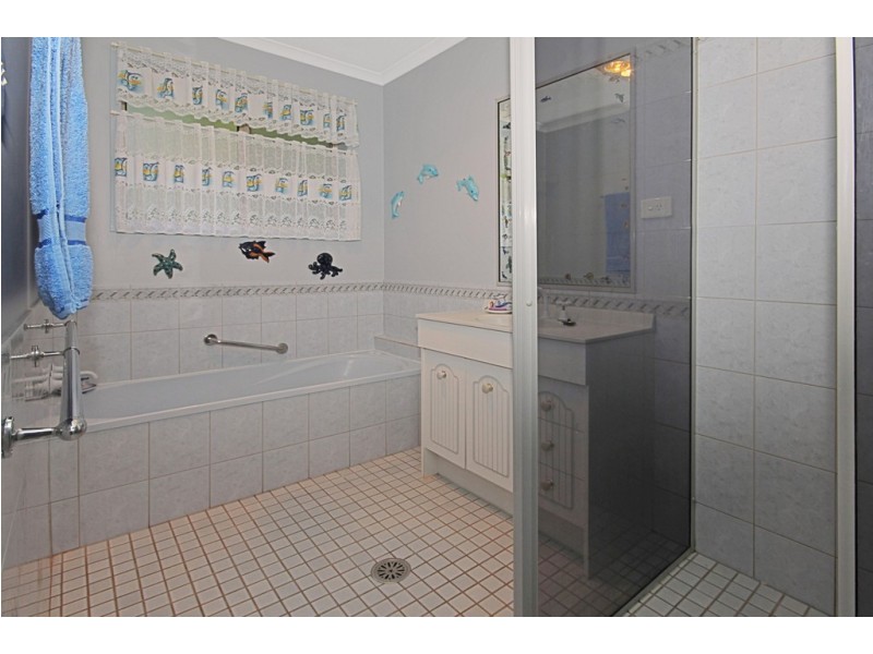 34 Tomakin Place, Tomakin NSW 2537