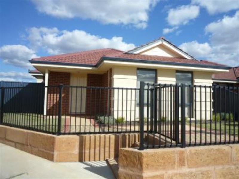 1 Peppies, Byford WA 6122