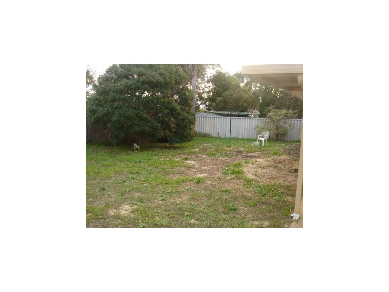 23 Chadwick Parade, Brookdale WA 6112