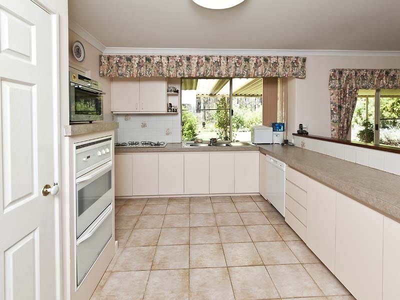 70 Forsyth Place, Chidlow WA 6556
