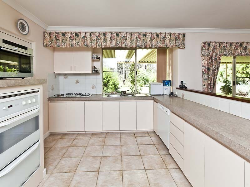 70 Forsyth Place, Chidlow WA 6556