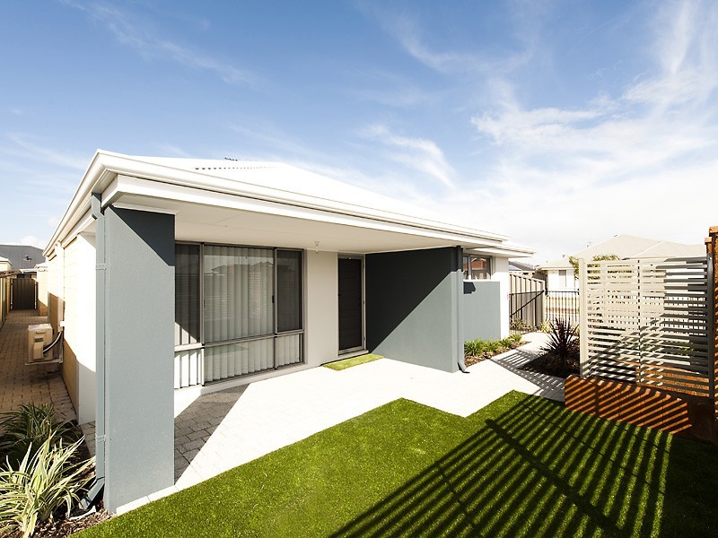 11 Oriel Lane, Piara Waters WA 6112