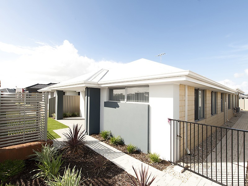 11 Oriel Lane, Piara Waters WA 6112